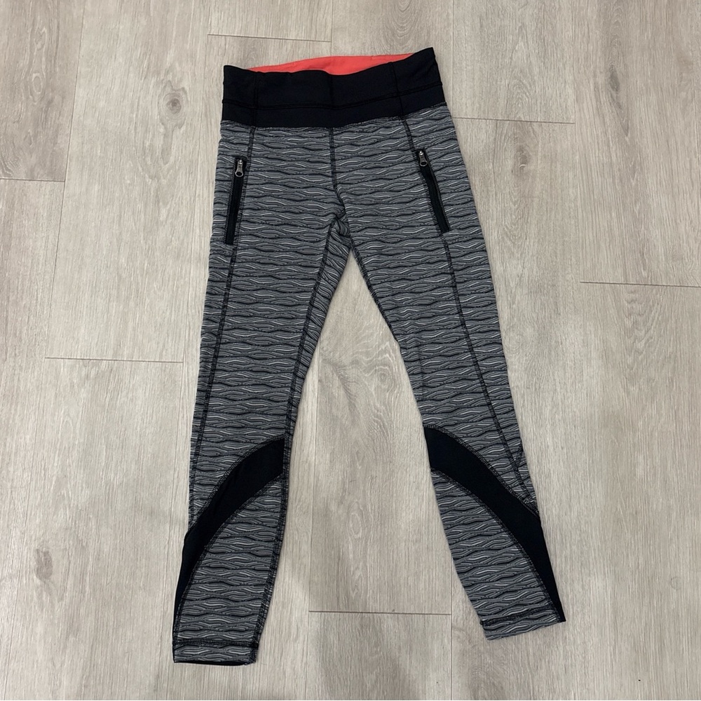 Lululemon Inspire Tight II capri 25” leggings size 4